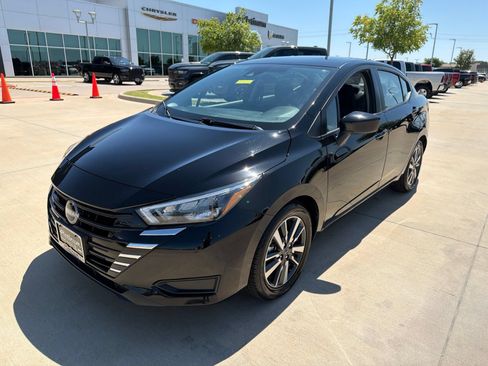 Used 2025 Nissan Versa SV FWD image 9
