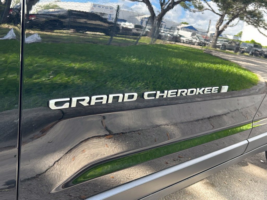 Certified 2025 Jeep Grand Cherokee Limited RWD image 30