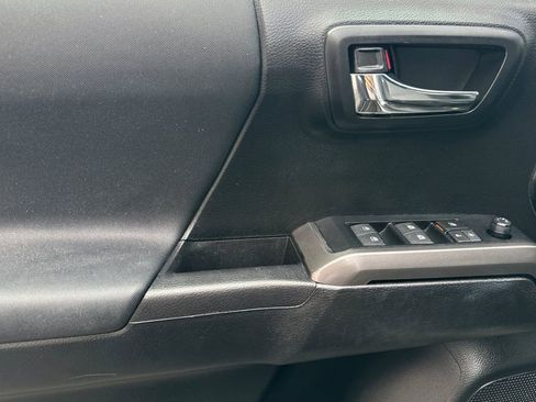 Used 2021 Toyota Tacoma TRD Sport w/ Technology Package image 11