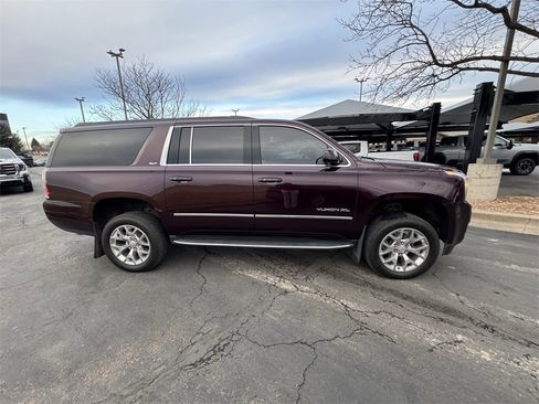 Used 2017 GMC Yukon XL SLT w/ Open Road Package image 3