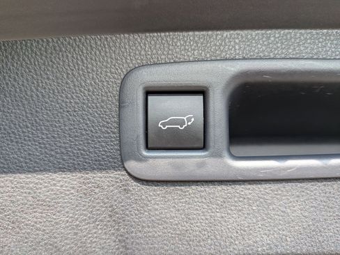 Used 2021 Toyota Highlander XLE image 24