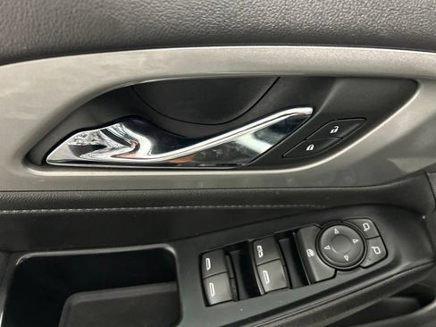 Used 2023 Chevrolet Traverse LT FWD image 23