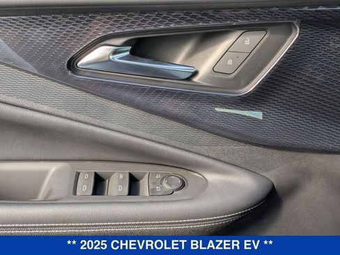 New 2025 Chevrolet Blazer EV LT AWD/4WD image 12