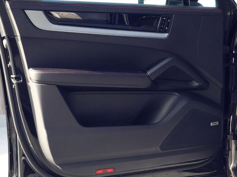 Certified 2024 Porsche Cayenne Coupe image 13