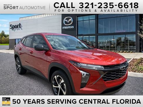 Used 2024 Chevrolet Trax RS w/ Driver Confidence Package FWD image 1