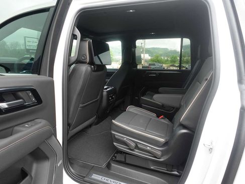 New 2025 Chevrolet Suburban Premier AWD/4WD image 27