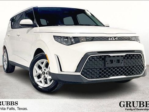 Used 2025 Kia Soul LX image 1