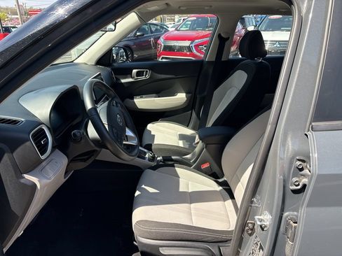 Used 2025 Hyundai Venue SEL FWD image 6