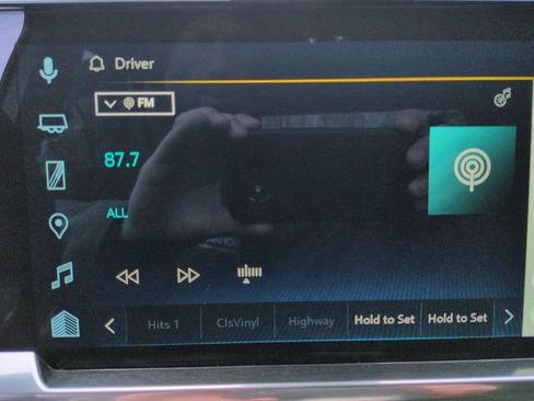 Used 2025 Chevrolet Silverado 1500 LT image 13