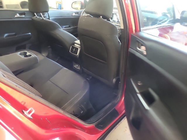 Used 2022 Kia Sportage LX AWD/4WD image 10