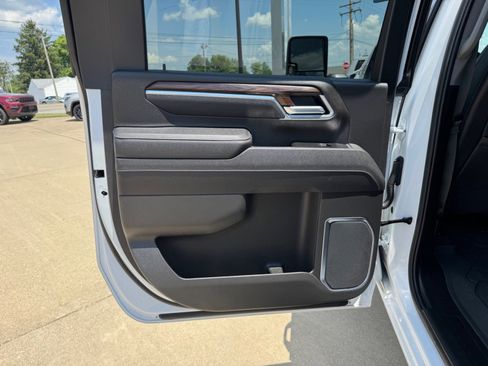 Used 2025 GMC Sierra 2500 SLT image 22