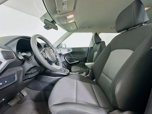 Used 2025 Kia Soul LX w/ LX Technology Package image 13