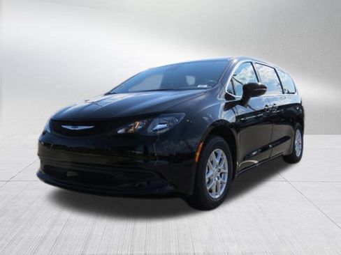 New 2025 Chrysler Voyager LX image 7