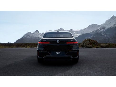 New 2026 BMW 760i xDrive image 5