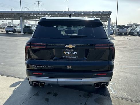 Used 2025 Chevrolet Traverse LT image 28