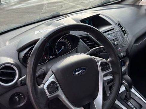 Used 2015 Ford Fiesta SE image 6