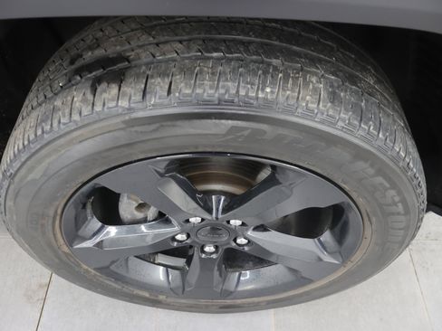 Used 2023 Jeep Grand Cherokee Altitude AWD/4WD image 3