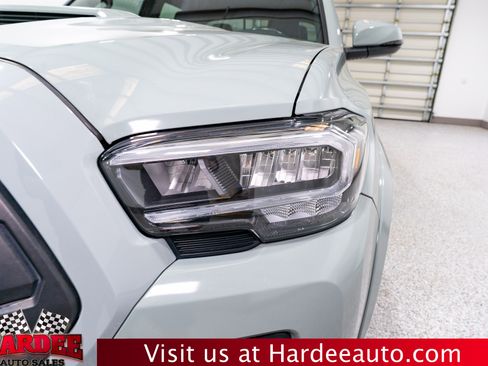 Used 2022 Toyota Tacoma TRD Sport w/ Technology Package RWD image 8