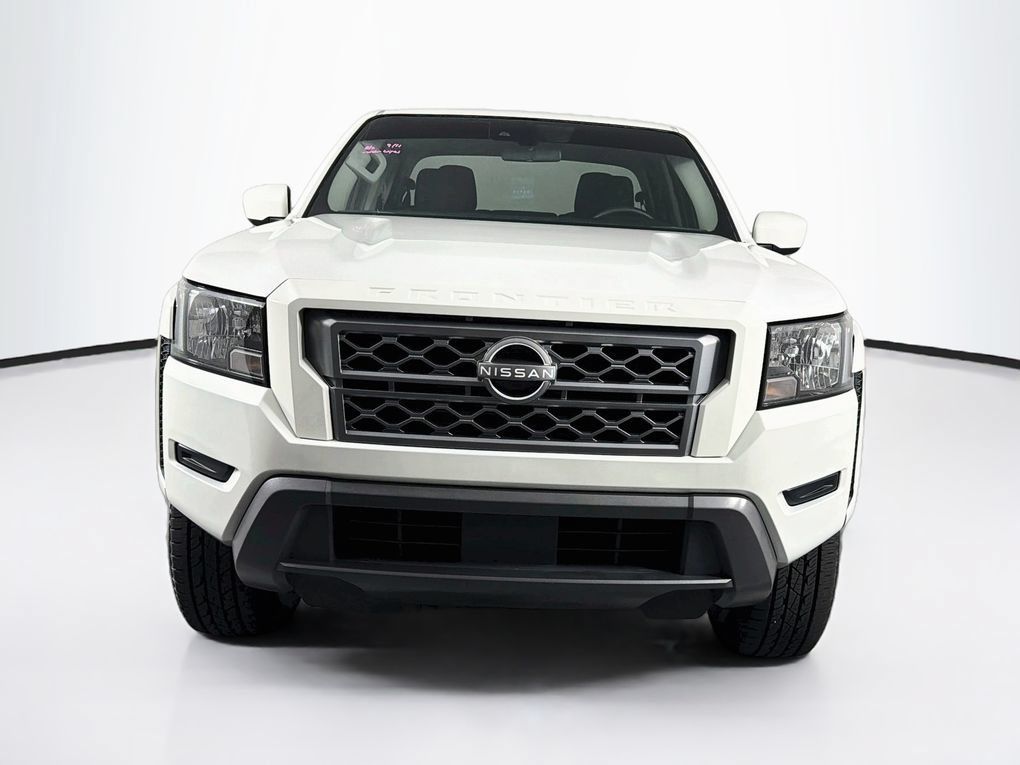 Used 2022 Nissan Frontier SV RWD image 2