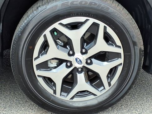 Certified 2023 Subaru Forester Premium AWD/4WD image 9