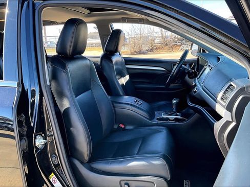 Used 2018 Toyota Highlander XLE image 8
