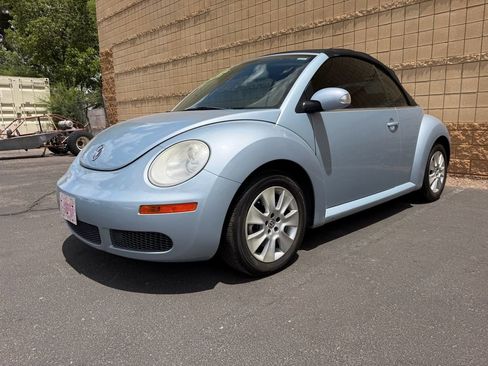 Used 2010 Volkswagen Beetle Convertible FWD image 2