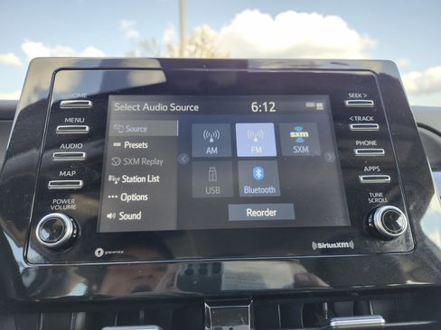 Used 2022 Toyota Camry SE image 4