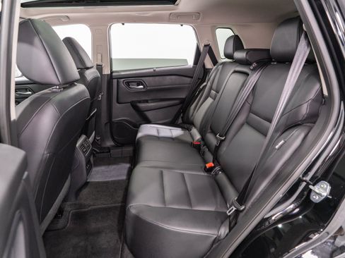 Used 2025 Nissan Rogue SV w/ SV Premium Package FWD image 30