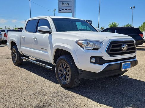 Used 2020 Toyota Tacoma SR5 w/ SR5 Appearance Package (SM) image 4