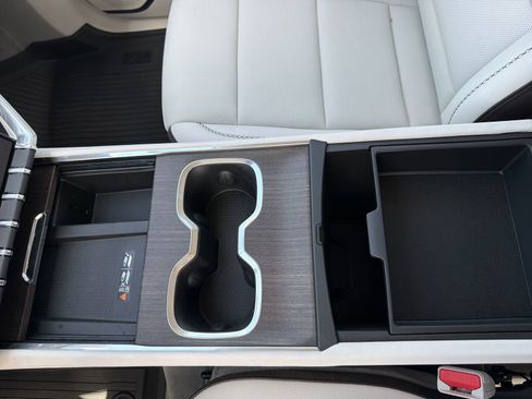New 2026 GMC Acadia Denali w/ Super Cruise Package FWD image 30