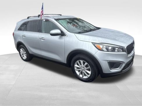 Used 2016 Kia Sorento LX w/ LX Convenience Package image 9