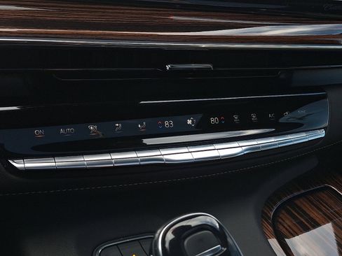 Certified 2024 Cadillac Escalade Premium Luxury image 24