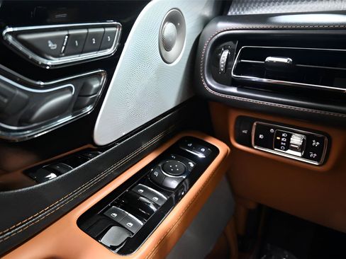 Used 2021 Lincoln Aviator Black Label w/ Dynamic Handling Package AWD/4WD image 40