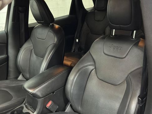 Used 2020 Jeep Cherokee Limited w/ Technology Group FWD image 27