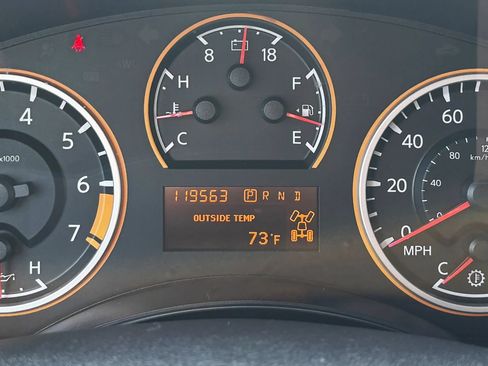 Used 2015 Nissan Titan SV w/ SV Value Truck Package AWD/4WD image 18