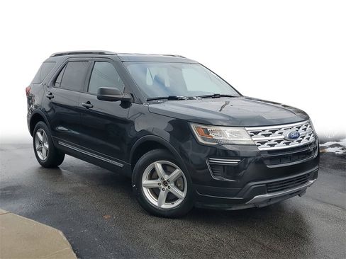 Used 2019 Ford Explorer XLT image 1