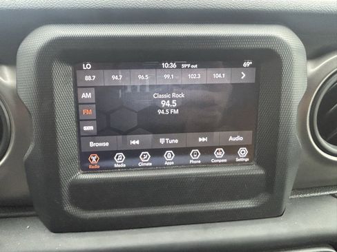 Used 2020 Jeep Wrangler Unlimited Willys image 13