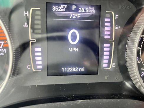 Used 2019 Jeep Cherokee Latitude w/ Cold Weather Group FWD image 16
