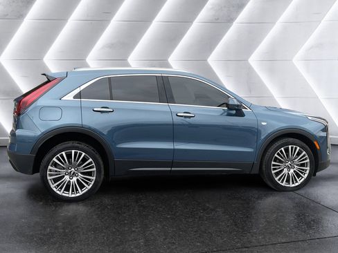 Used 2025 Cadillac XT4 Premium Luxury w/ Cold Weather Package AWD/4WD image 7