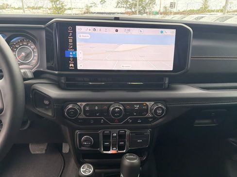 Used 2025 Jeep Gladiator Sport w/ Premium Package image 28