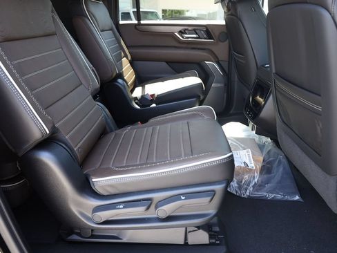 New 2026 GMC Yukon XL Denali Ultimate AWD/4WD image 18