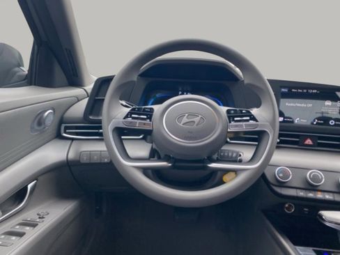 New 2026 Hyundai Elantra SE image 15