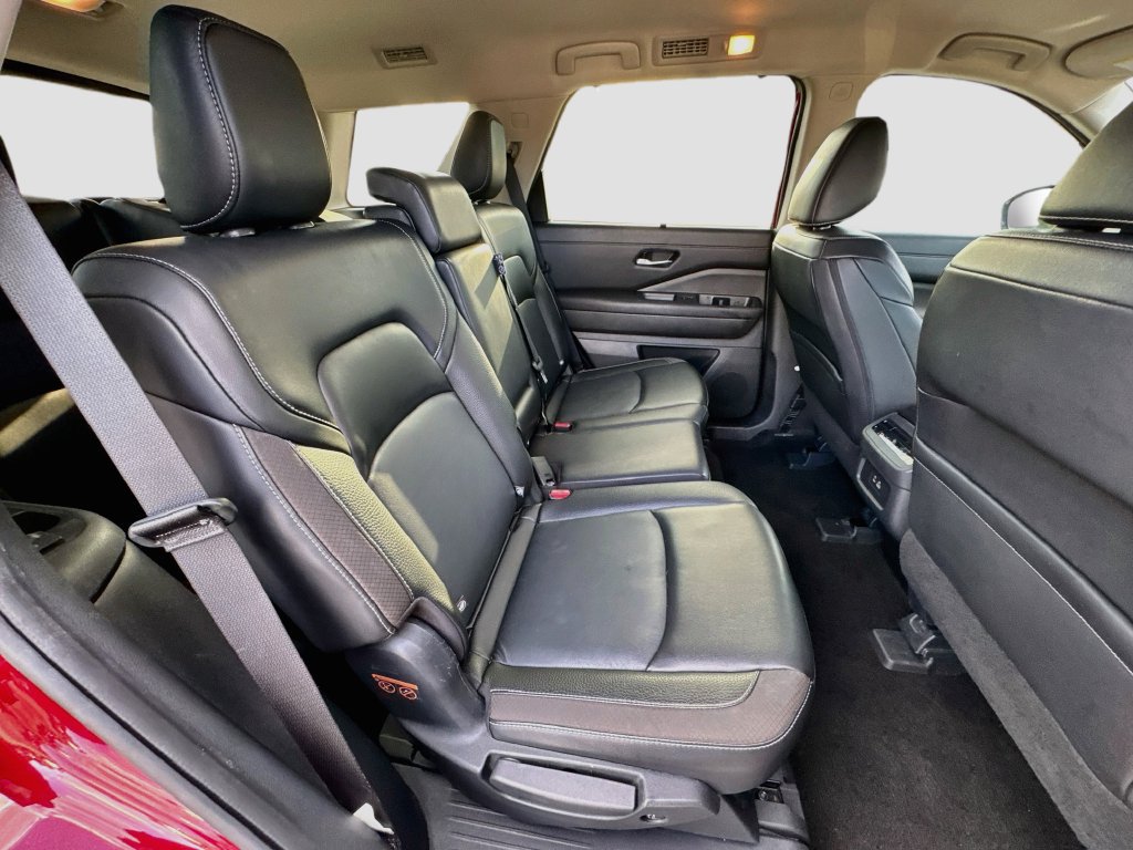 Used 2024 Nissan Pathfinder SL FWD image 35