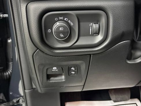 New 2026 RAM 1500 4x4 Crew Cab image 11