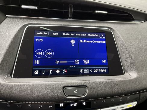 Used 2021 Cadillac XT4 Luxury w/ Cold Weather Package AWD/4WD image 18