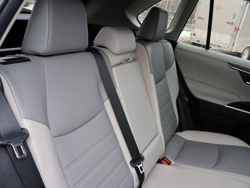 Used 2022 Toyota RAV4 XLE Premium image 12