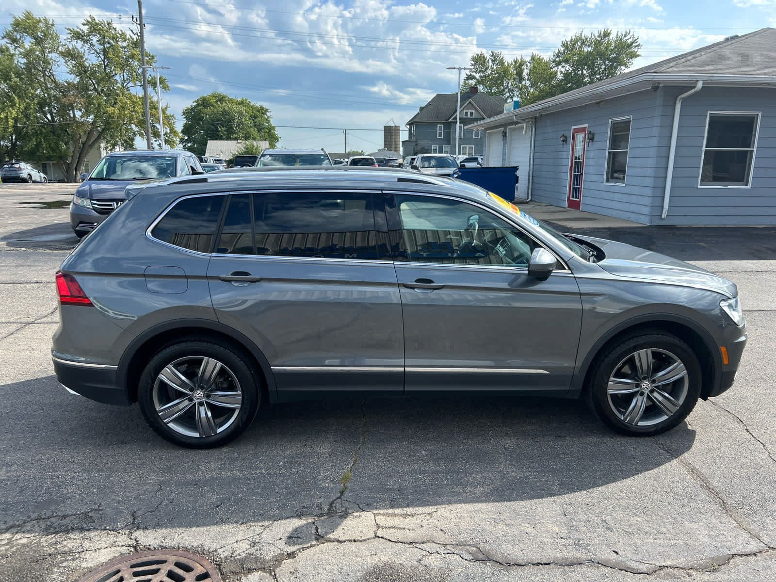 Used 2020 Volkswagen Tiguan SEL AWD/4WD image 3