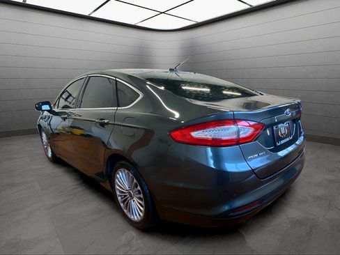 Used 2016 Ford Fusion SE w/ Equipment Group 202A image 3