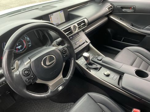 Used 2016 Lexus IS 300 AWD image 18