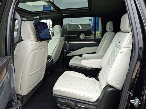 New 2026 Cadillac Escalade ESV Platinum Sport w/ LPO, ONYX Package image 8